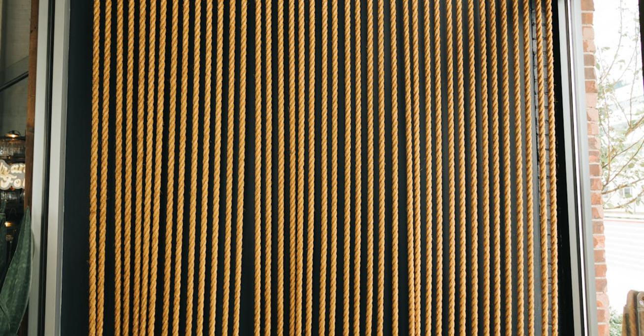 Karnisze retro jako stylowy element aranżacji wnętrz z charakterem