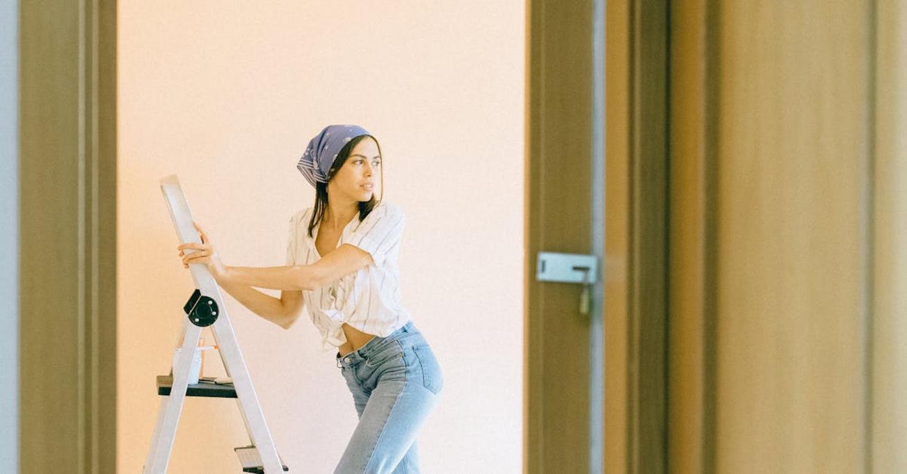 Po co gruntujemy sciany przed malowaniem i jak poprawia to efekt