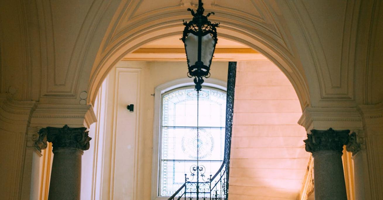 Sufit podwieszany krok po kroku – jaki koszt i materiały?