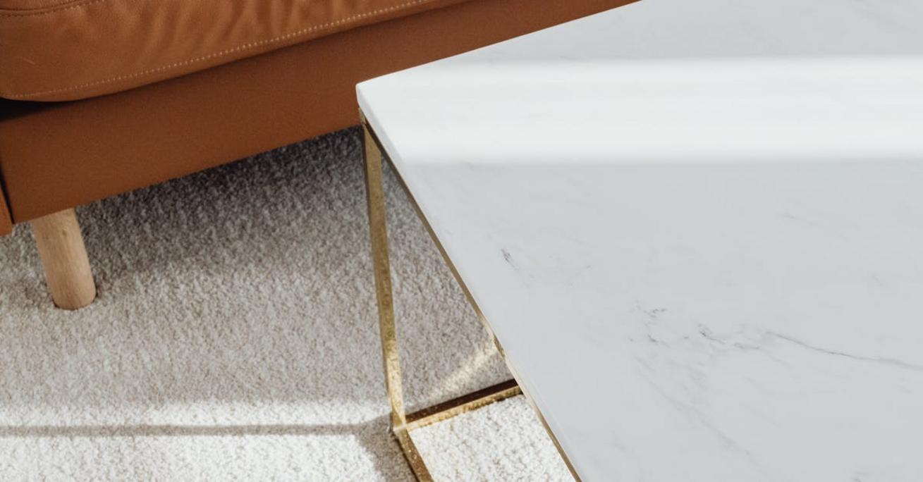 Jak wyczyścić kanapę domowymi sposobami — materiał, skóra, ekoskóra