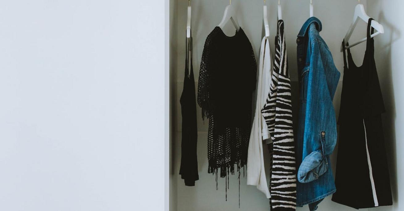 Organizacja szafy – systemy, akcesoria i 12 trików, które naprawdę działają