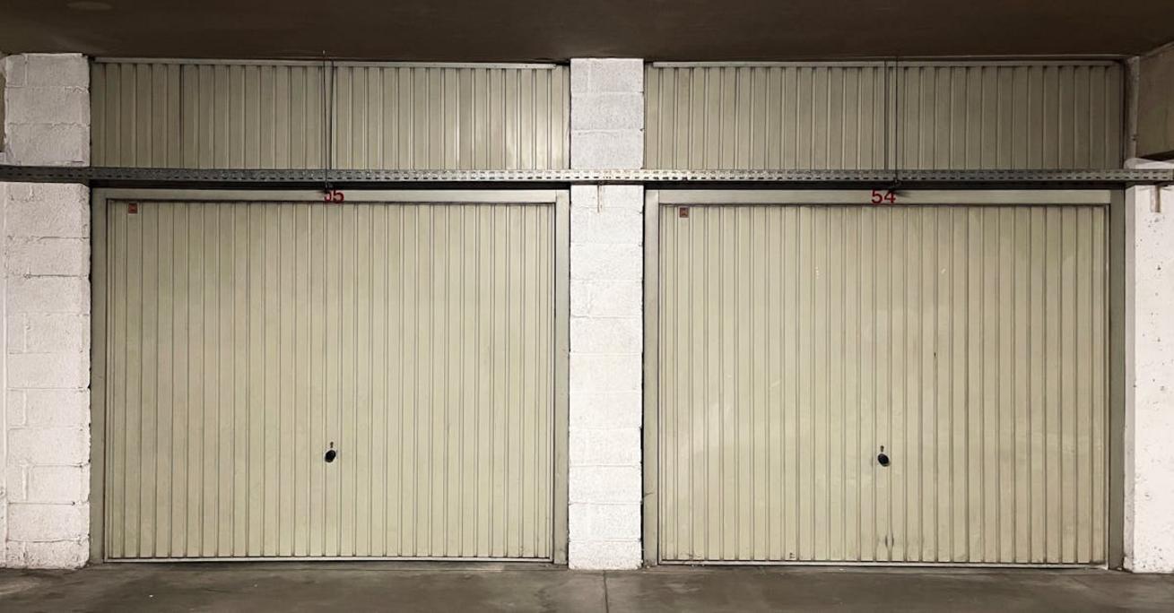 Drzwi do schowka – praktyczne rozwiązania dla każdego wnętrza