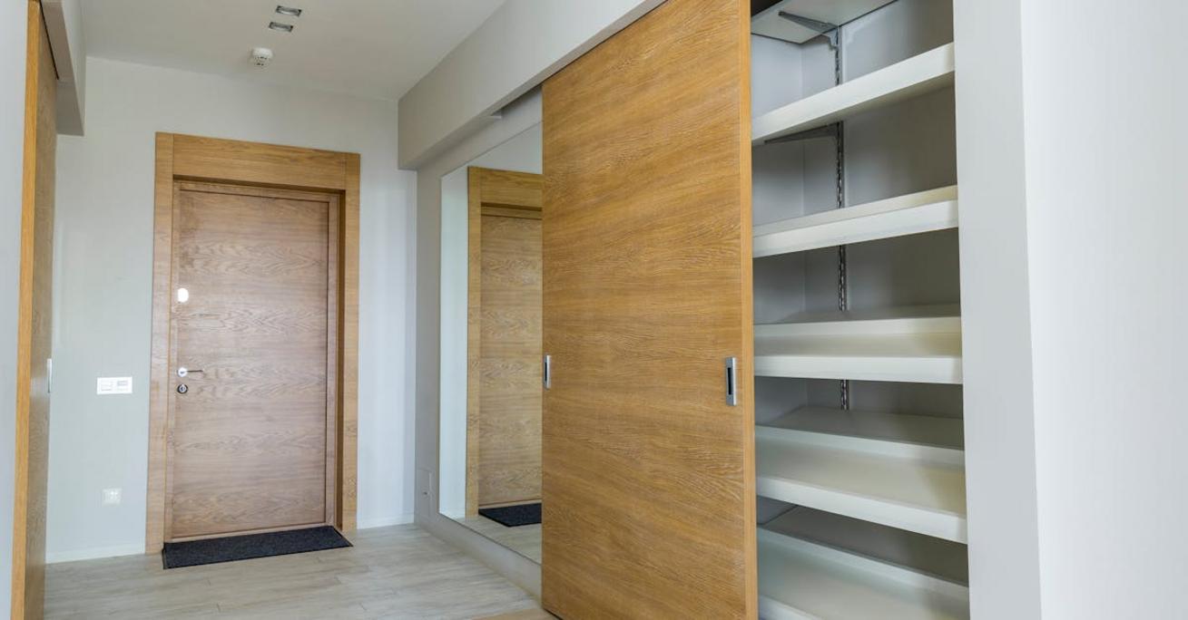 Drzwi zwijane do pokoju – funkcjonalne i stylowe rozwiązanie do wnętrz