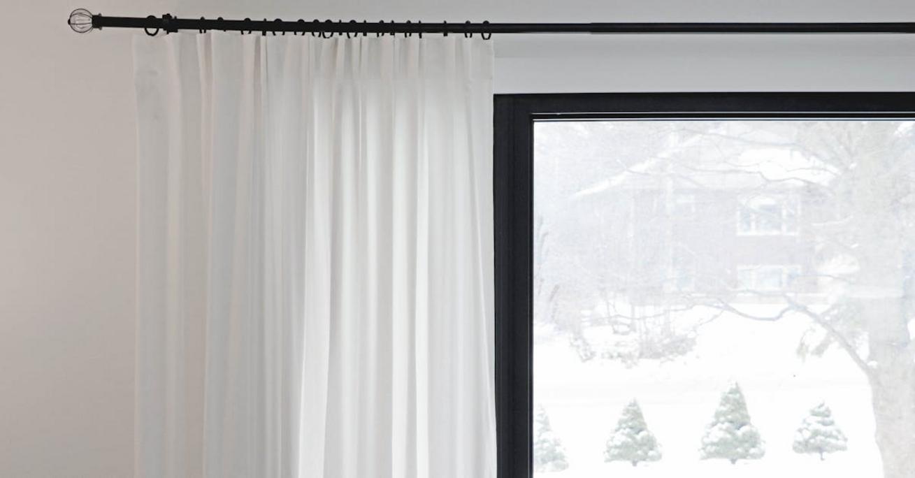 Karnisze uchylne – praktyczne rozwiązania do każdego okna