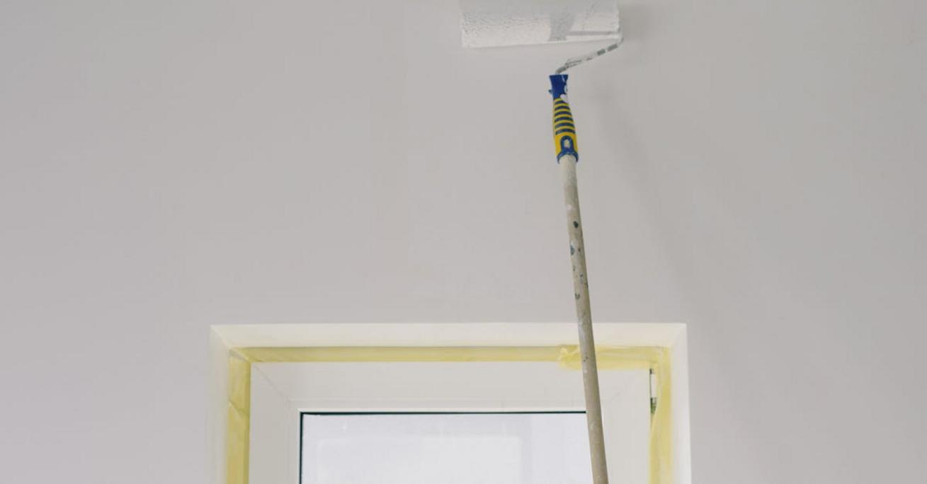 Wałek do malowania sufitu – wybierz efektywne narzędzie do pracy