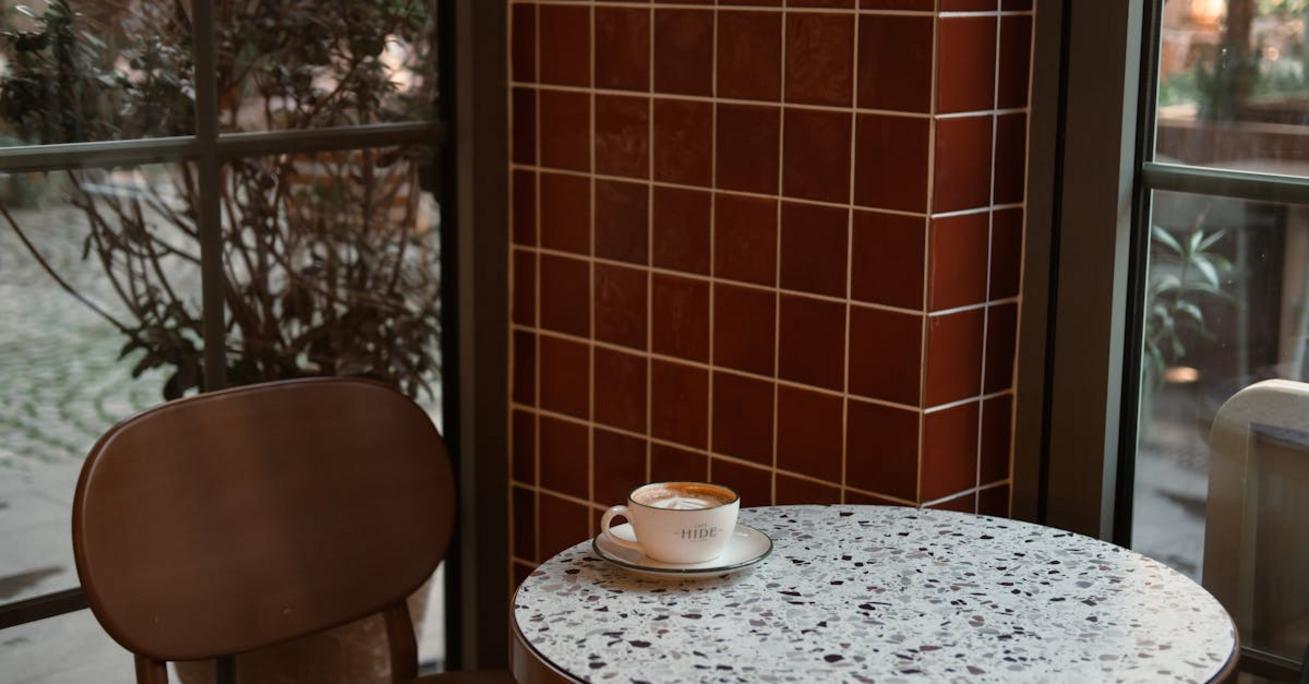 Jak dobrać stolik kawowy do narożnika – wymiary, kształt, proporcje